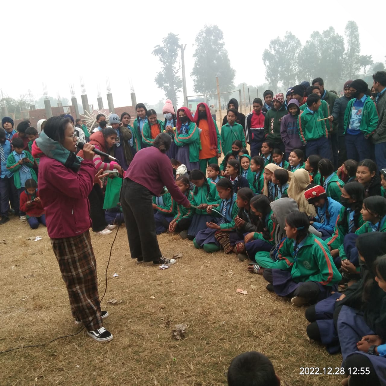 धनगढीमा बालहेल्पलाइन १०९८ बारे जानकारी दिनु विद्यालय सचेतना कार्यक्रम, तथा मोबाइल बुथ संचालन